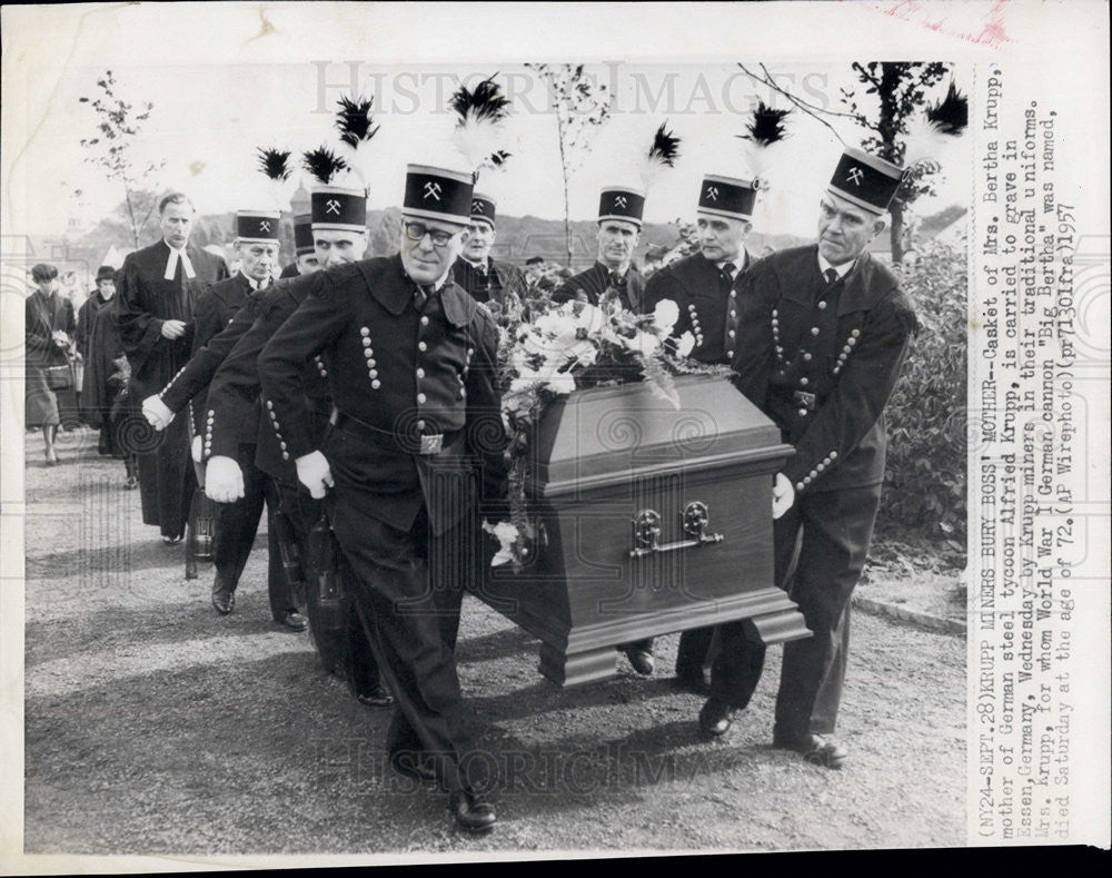 1957 Press Photo The Casket Of Mrs. Bertha Krupp, Mother Of German Steel Tycoon - Historic Images