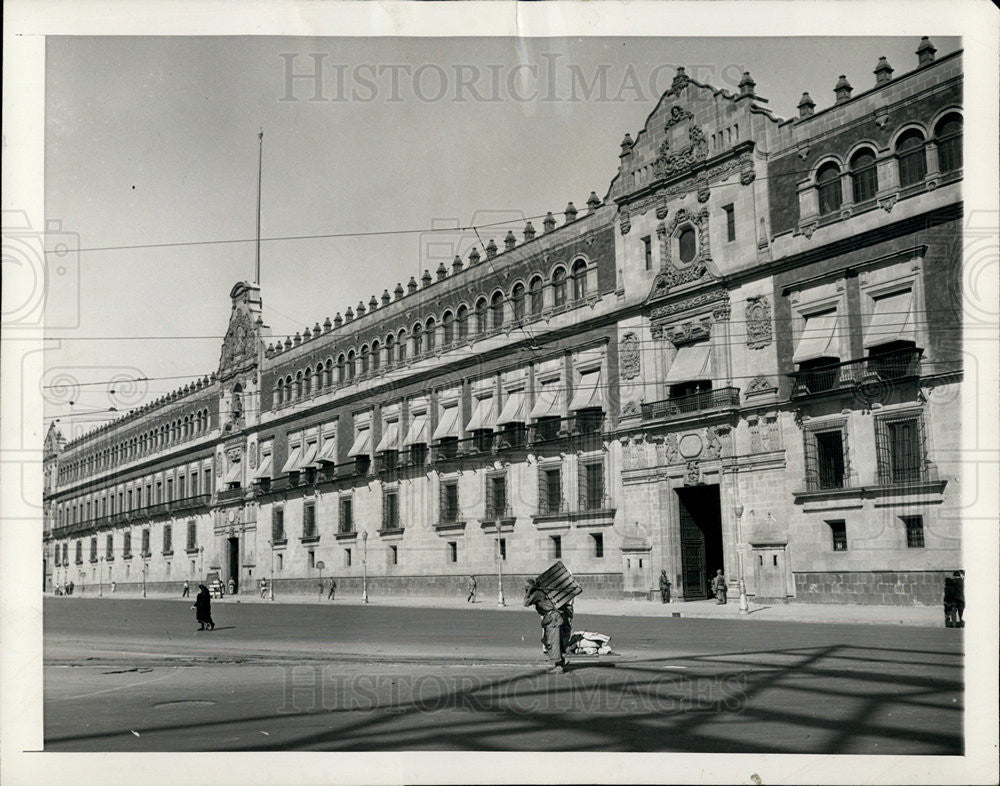 1945 Press Photo national Palace in Mexico City - Historic Images