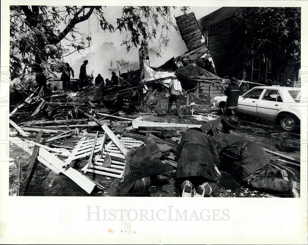 1981 Press Photo Gas Leak House Explosion Chicago - Historic Images