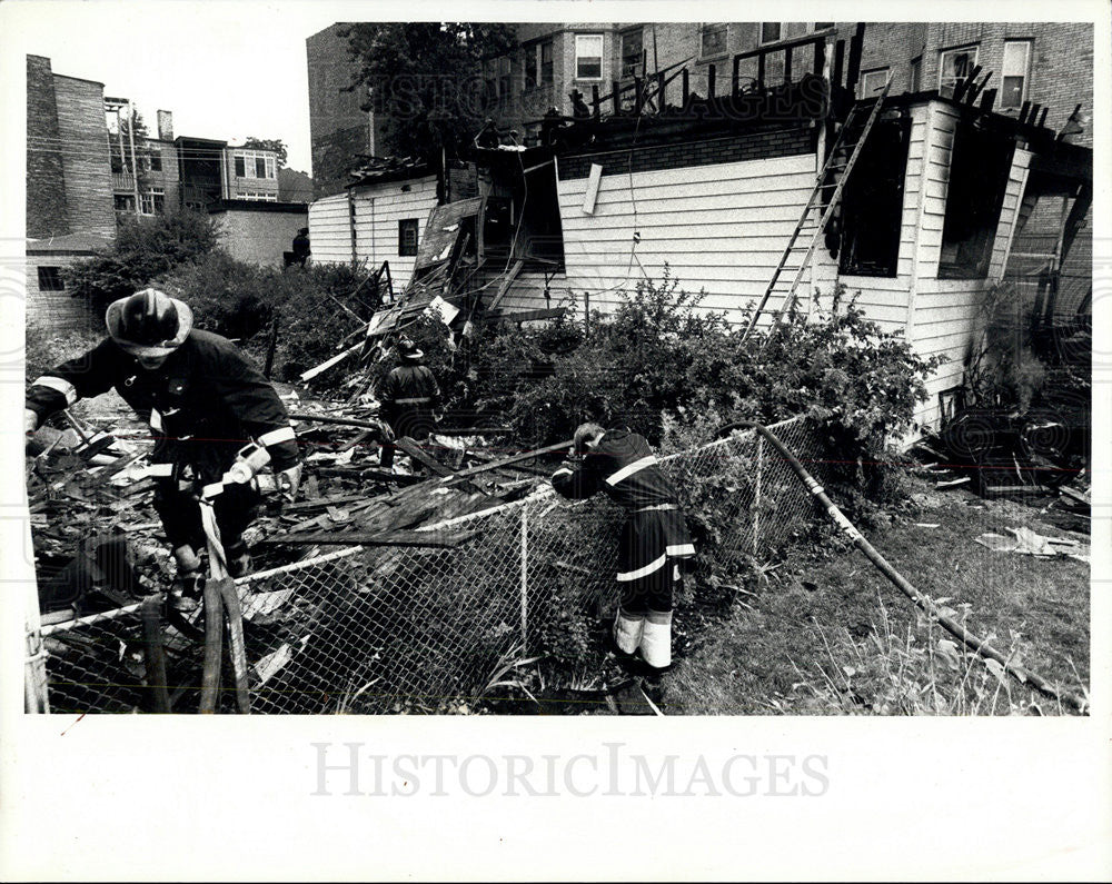 1980 Press Photo Gas Leak House Explosion Chicago 1907 W Larchmont - Historic Images