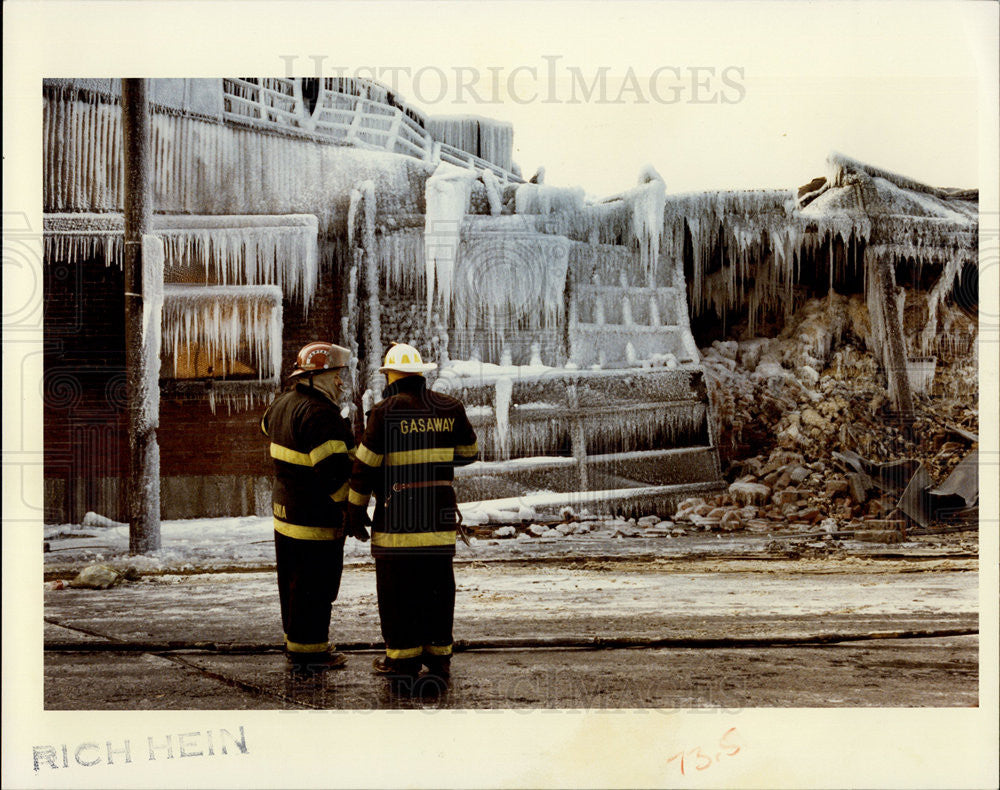 1991 Press Photo Firefighters By Remains of Meyers Building which Burnt Down - Historic Images