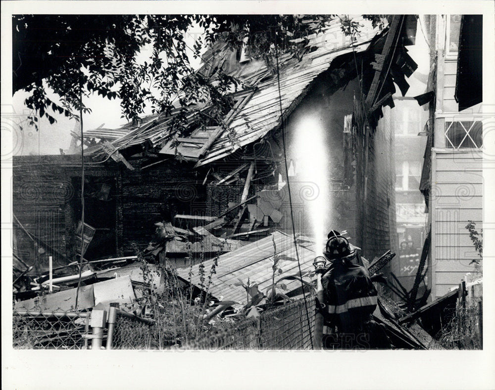 1989 Press Photo Firefighter at Fire in the 3400 Block of West North Avenue - Historic Images