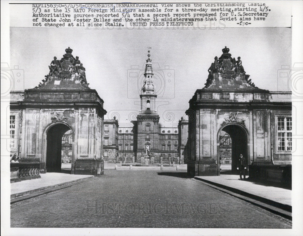 1958 Press Photo Christiansoorg Castle in Copenhagen,Denmark - Historic Images