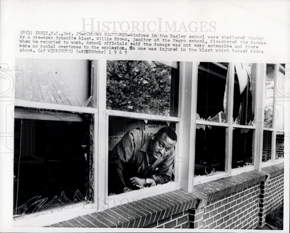 1965 Press Photo Windows Blown Out of Bagley School Because of Explosion - Historic Images