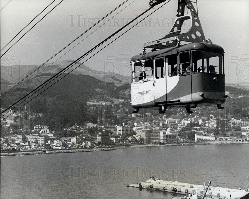 Press Photo Cable Car at Atami Hot Springs, Atami Spa, Japan - Historic Images