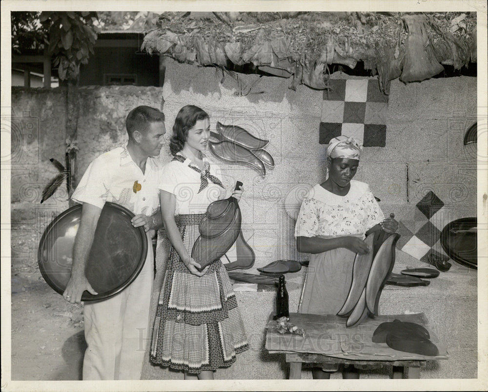 1957 Press Photo Visitors in Port-au-Prince, Haiti - Historic Images