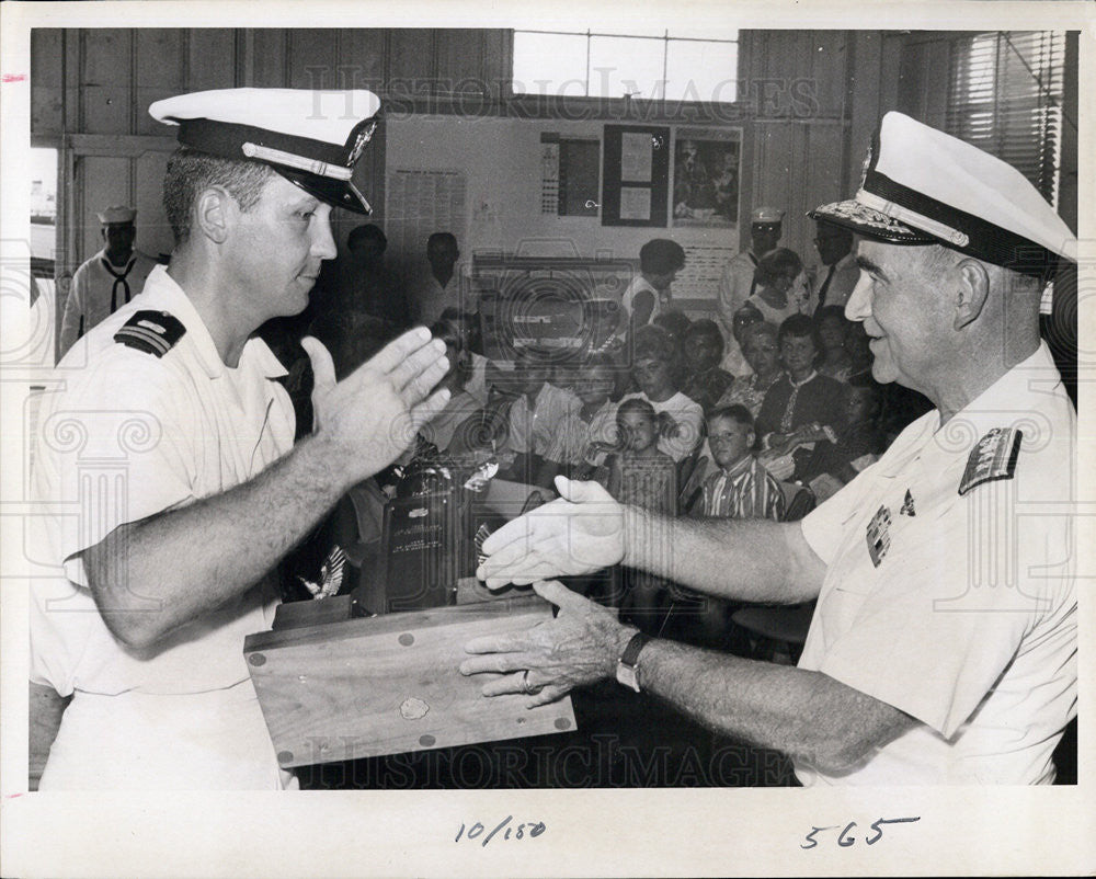 1966 Press Photo Lt TB Mattox, USNR-R Accepts Sixth Naval District Trophy - Historic Images