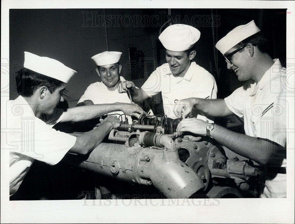 1968 Press Photo Navy Reservists in Training, St Petersburg, Florida - Historic Images