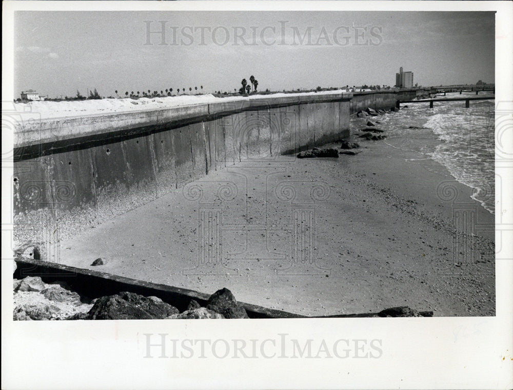 1968 Press Photo Beaches messed uo by Hurricane Gladys - Historic Images