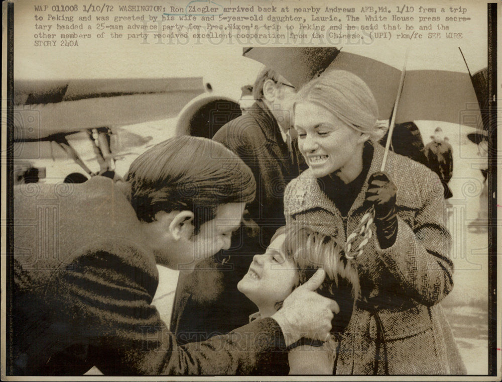 1972 Press Photo Press secy Ron Ziegler with wife and daughter Laurie - Historic Images