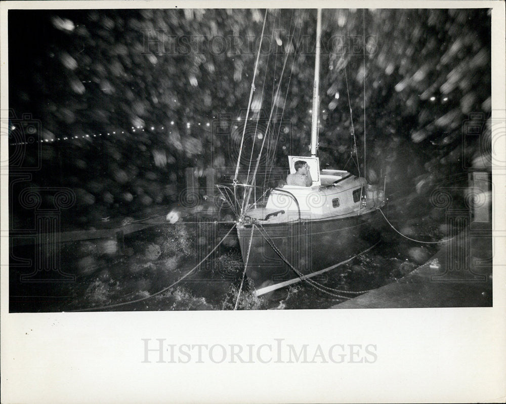 1968 Press Photo Boating During the Hurricane - Historic Images