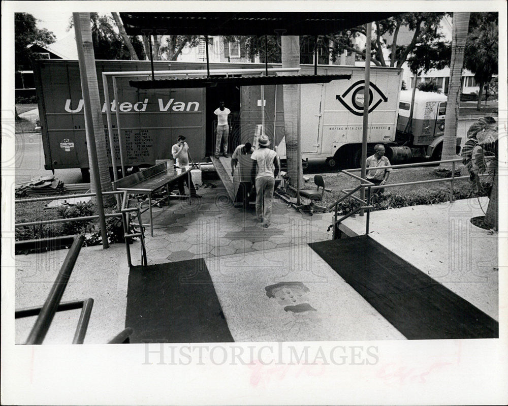 1966 Press Photo Closing of Woman&#39;s Job Corps center - Historic Images