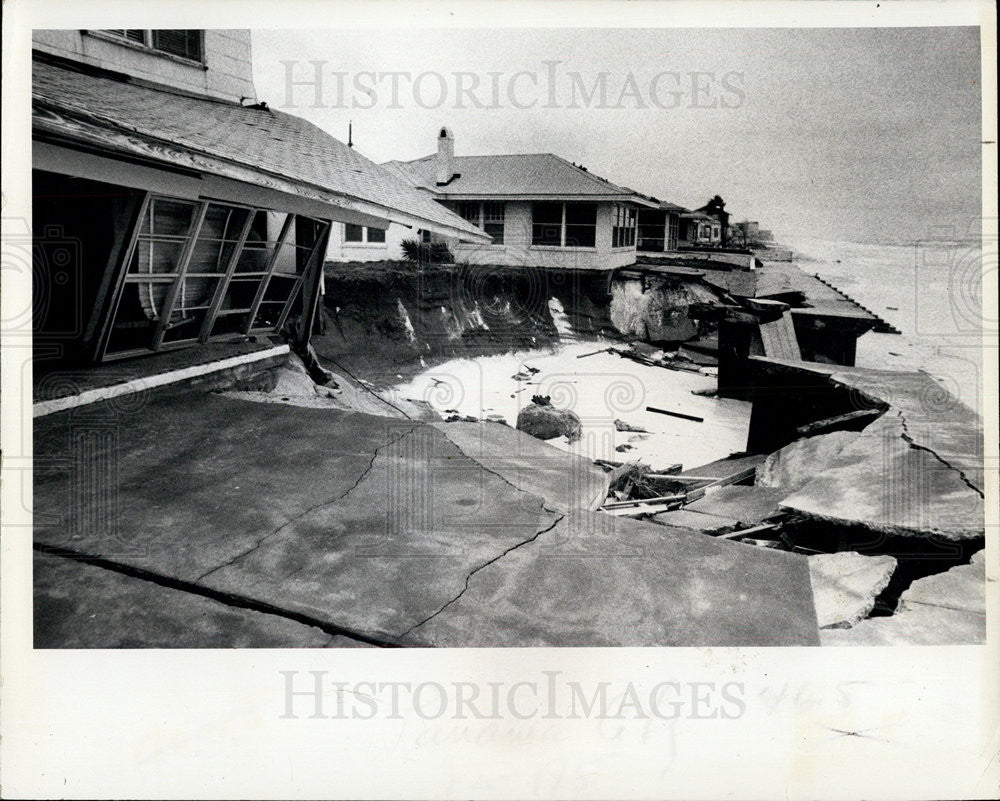 1975 Press Photo Storm Battered Panama City Beach, Florida - Historic Images