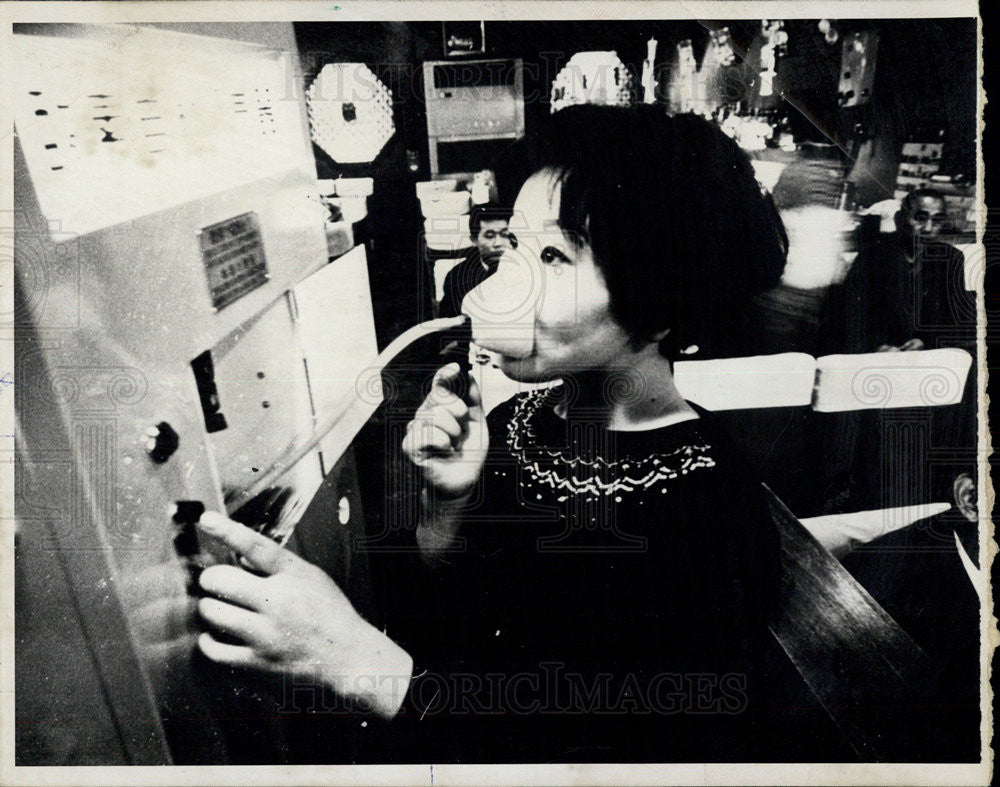 1966 Press Photo Tokyo Tea Room that Offers Fresh Oxygen - Historic Images