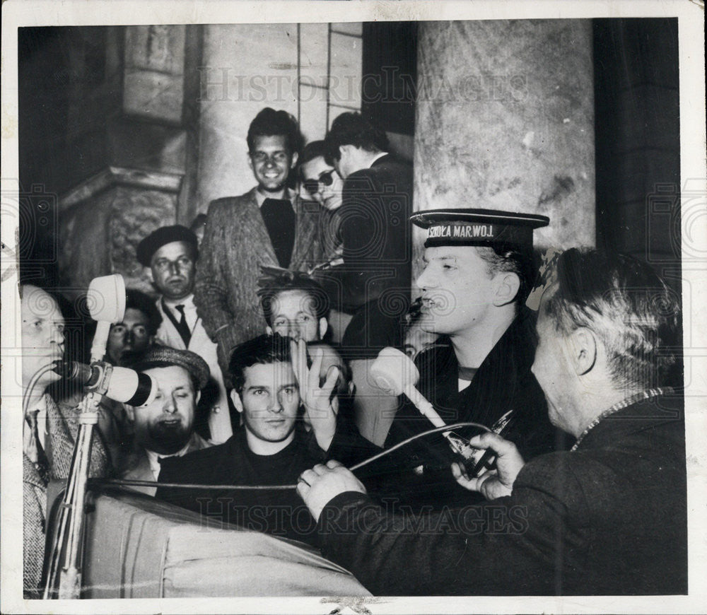 1957 Press Photo Polish Patriotism Naval Officer Addresses Students - Historic Images