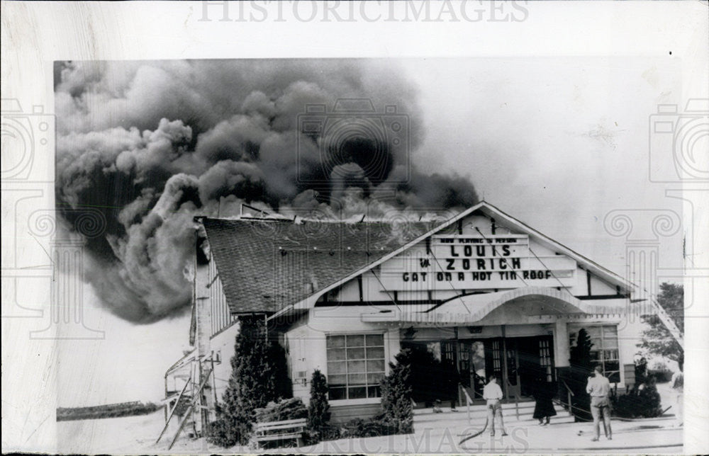 1958 Press Photo Garden Centre Theater in Ont. Canada on fire - Historic Images