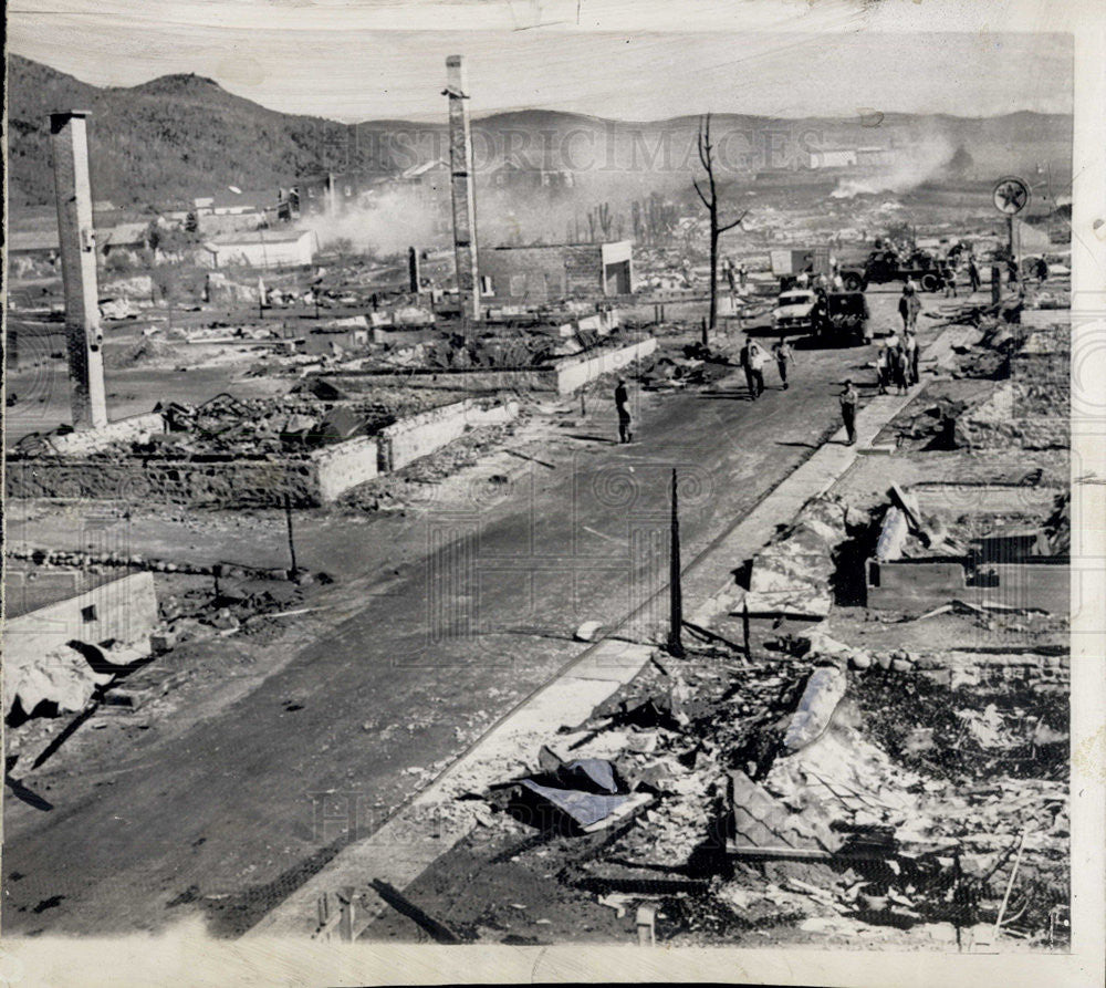 1952 Press Photo St Urbain Quebec Canada town burned down - Historic Images