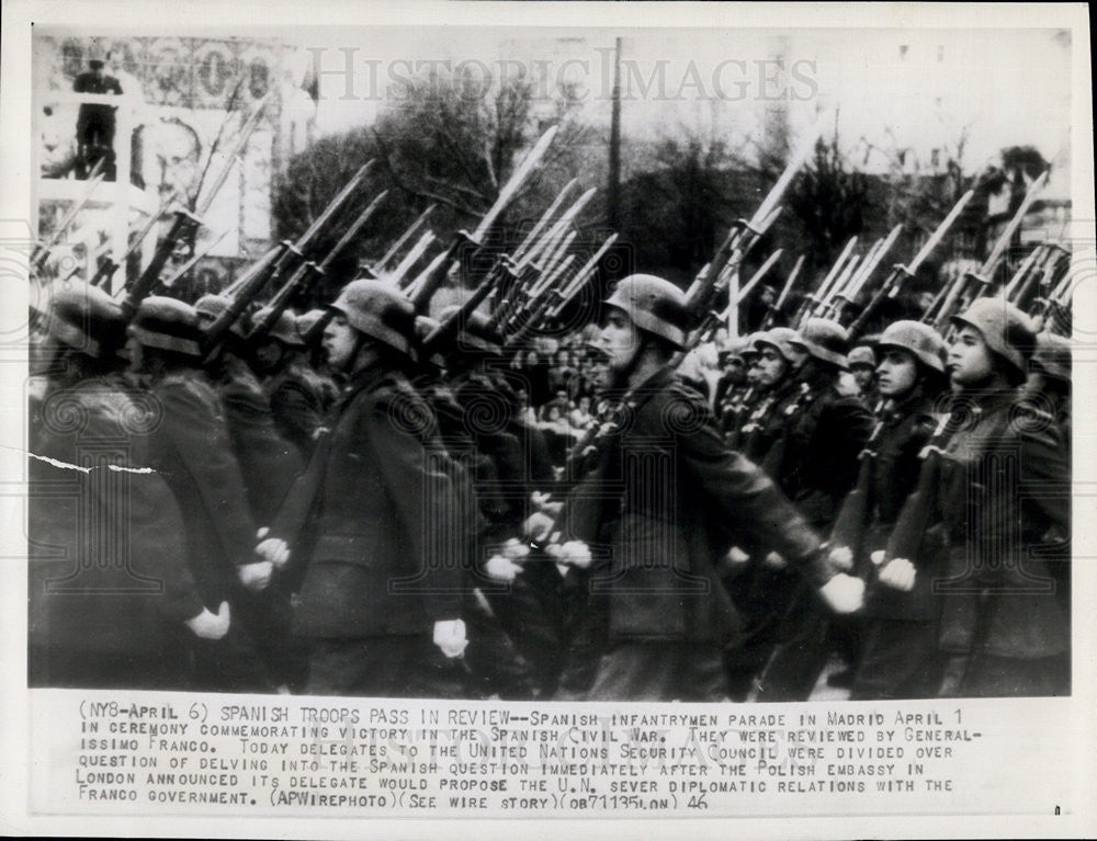 1946 Press Photo Spanish Infantrymen Parade In Madrid To Celebrate Civil War - Historic Images