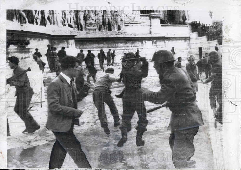 1956 Press Photo Riot Police Chasing Demonstrator in Rome Italy - Historic Images