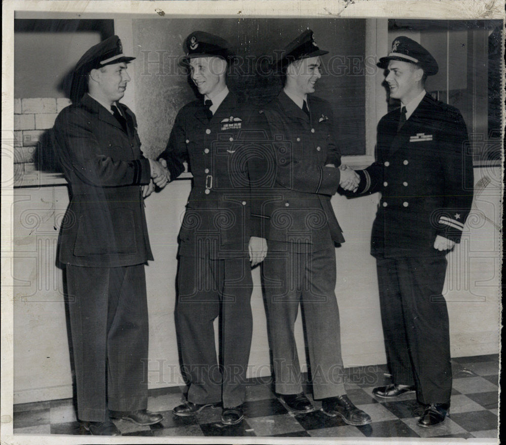 1954 Press Photo Canadian Officers Flew Off Course Ended Up in St Louis Missouri - Historic Images