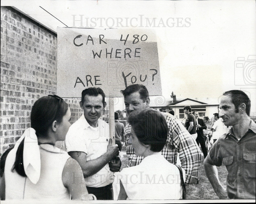 1969 Press Photo Sauk Village police Assn.  pickets - Historic Images