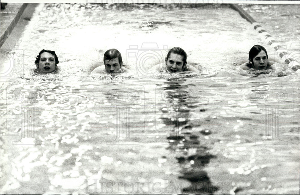 1990 Press Photo St. Charles High swim team - Historic Images