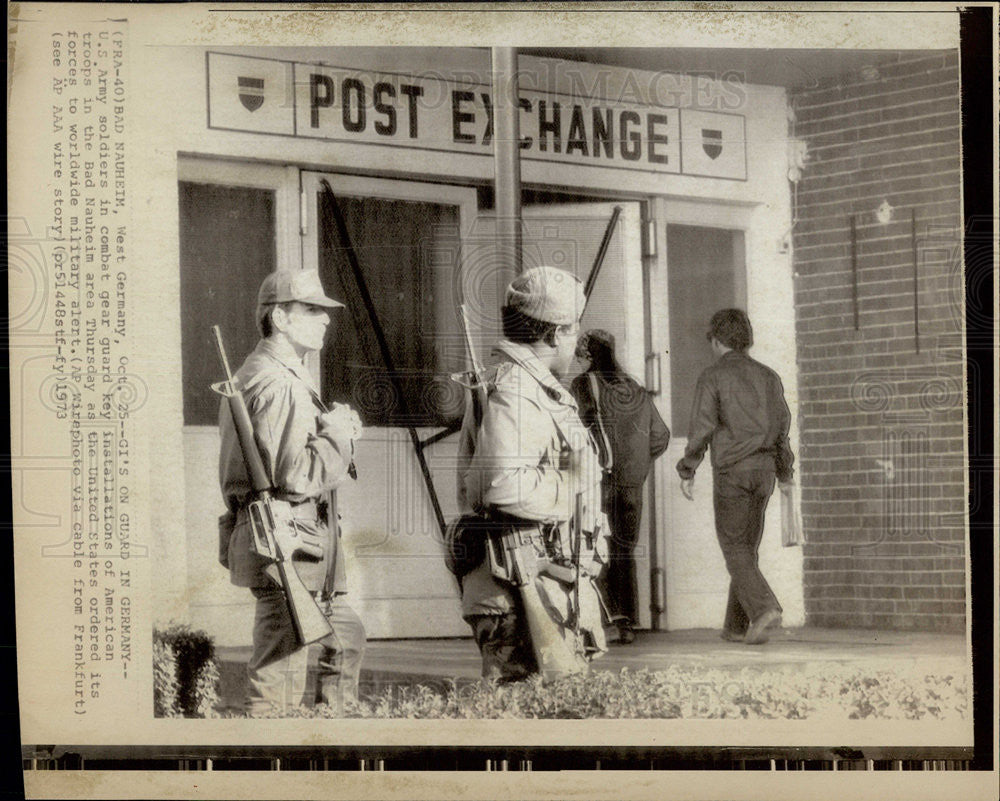 1973 Press Photo U.S. Army Soldiers in Combat Gear Guard in Bad Nauheim Area - Historic Images