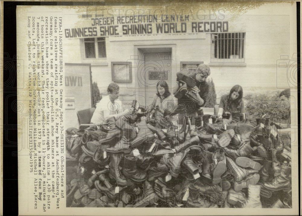 1975 Press Photo West German US Army Base Record-Breaking Shoe Shine Team - Historic Images