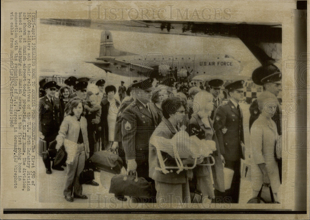 1968 Press Photo US 24th Infantry Division Waiting Munich Airport Return Home - Historic Images