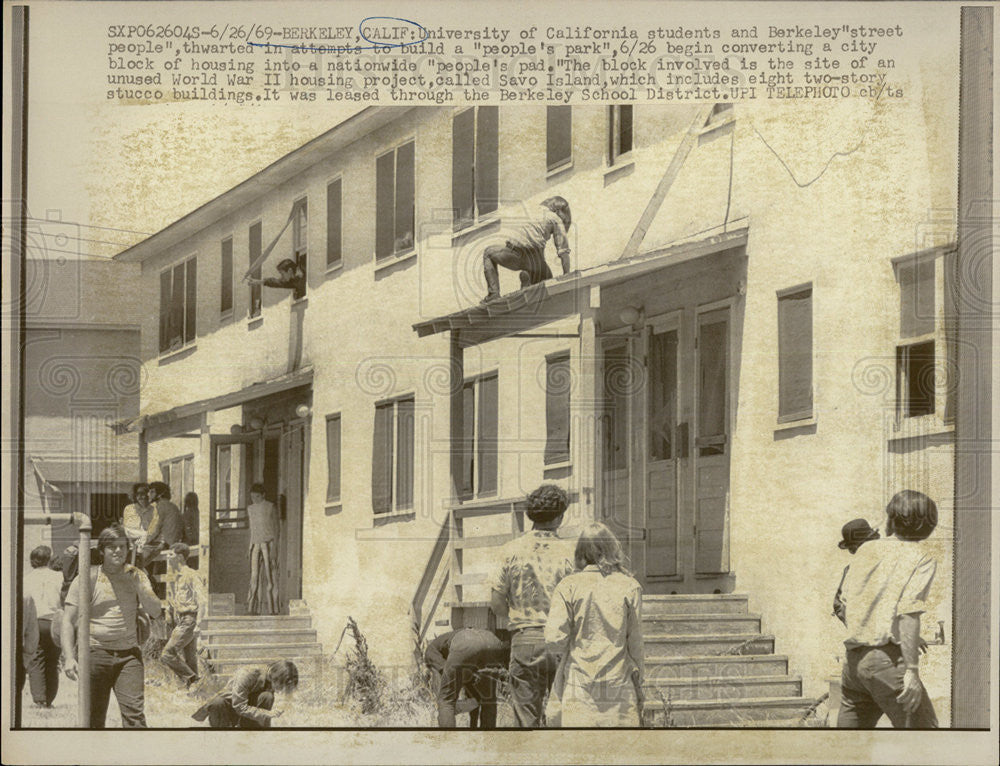 1969 Press Photo University of California Students Convert Housing - Historic Images