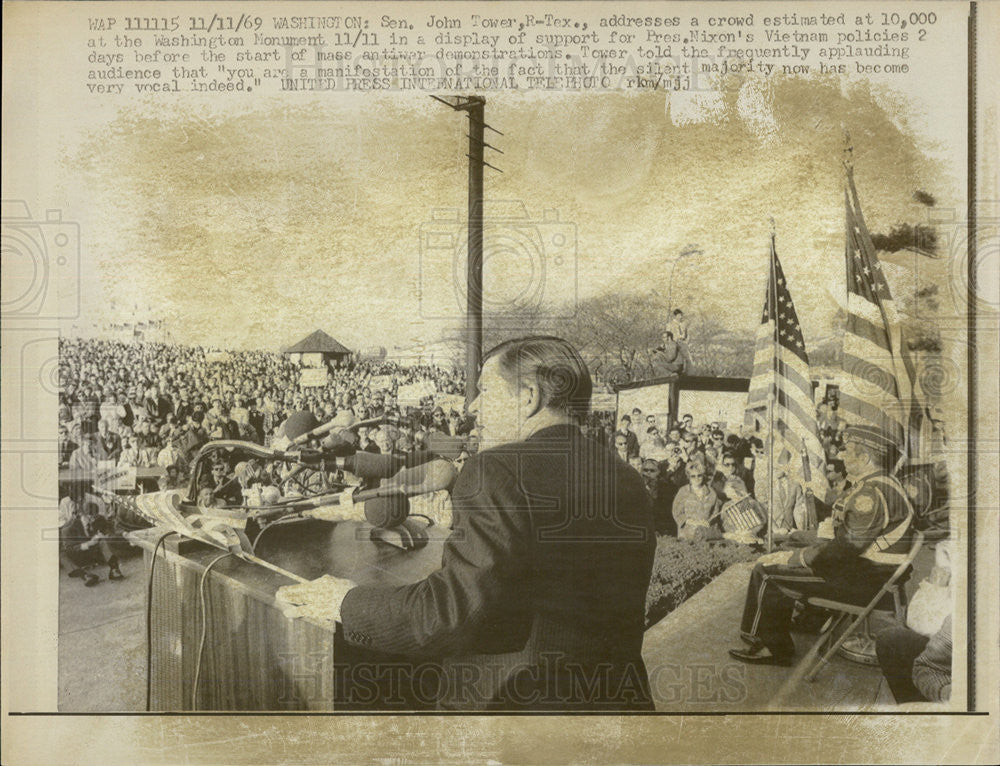 1969 Press Photo Sen John Tower at Washington Monument, Supporting Nixon Policy - Historic Images