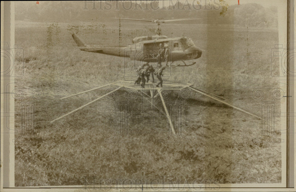 1967 Press Photo Helicopter and Hexagonal Platform in South Vietnam - Historic Images