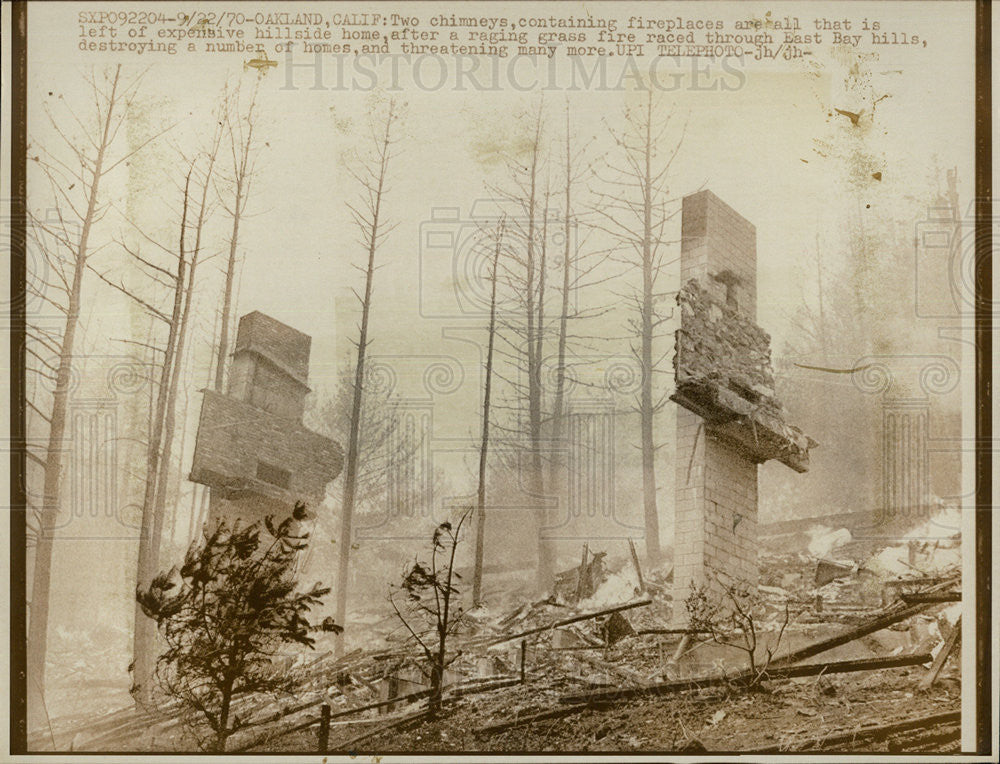 1970 Press Photo Devestation After Grass Fire In East Bay Hills - Historic Images