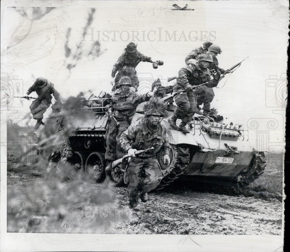 1957 Press Photo New West German Army and personnel carrier - Historic Images