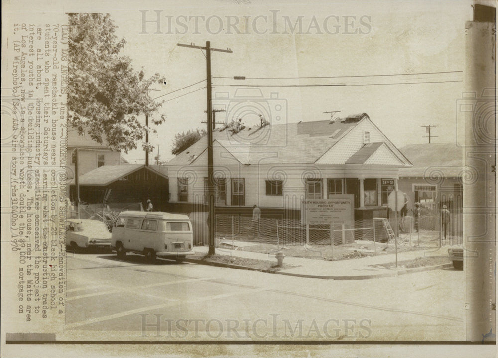 1970 Press Photo House Renovated by Local Students Learning Construction Trade - Historic Images