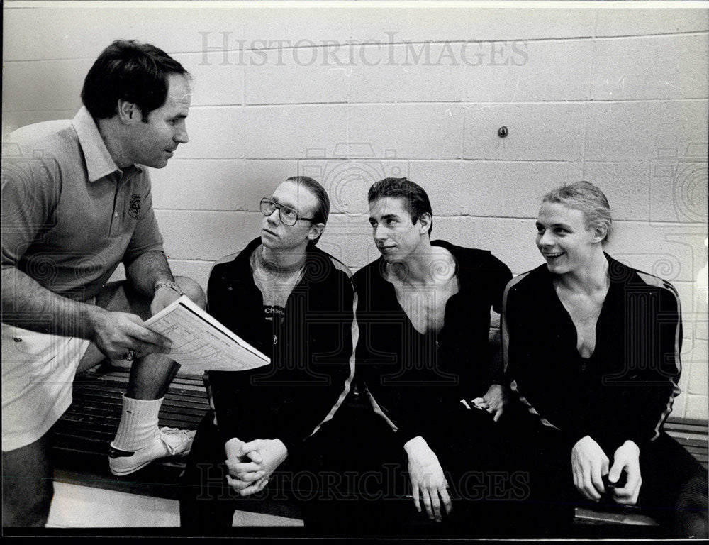 1982 Press Photo St Charles Swim Team with Coach Bob Teichart - Historic Images