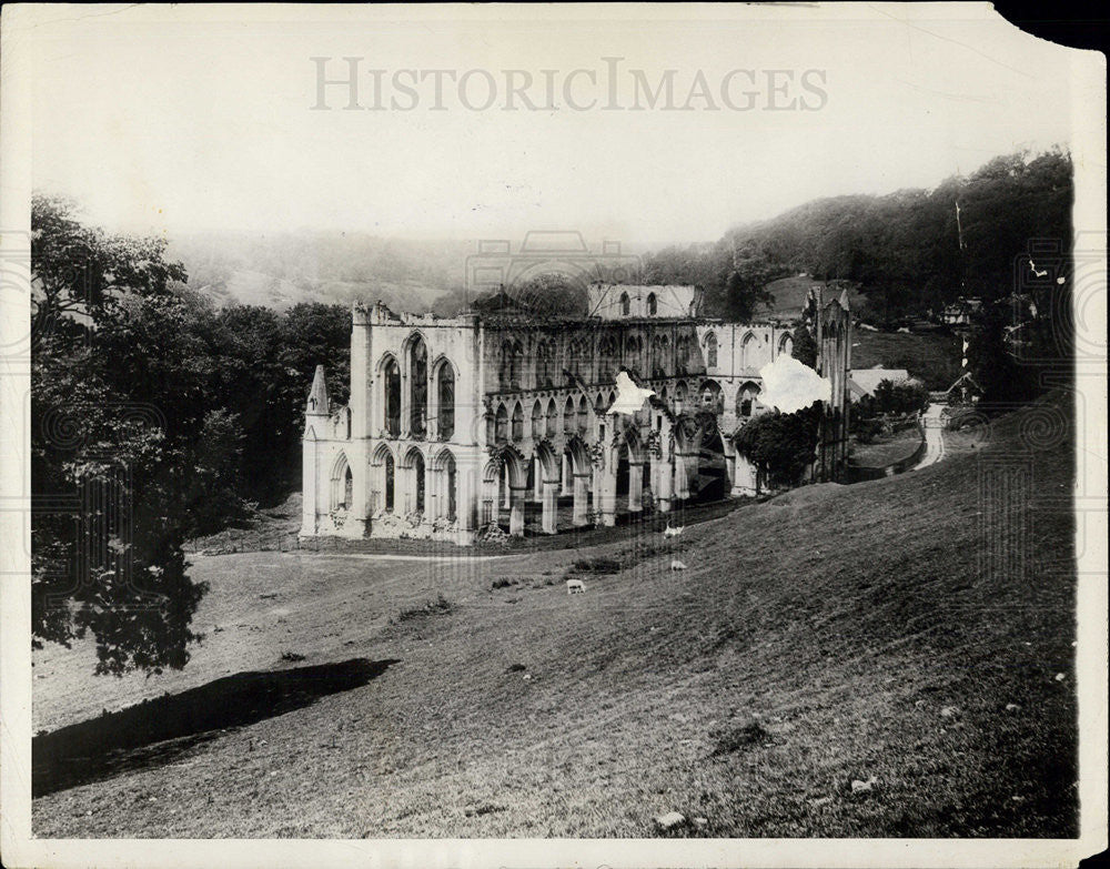 1925 Press Photo Rievaulx Abbey, dated from 1131, in England. - Historic Images