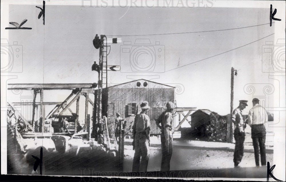 1951 Press Photo British soldiers patrol El Ferdan, in the Suez Canal. - Historic Images