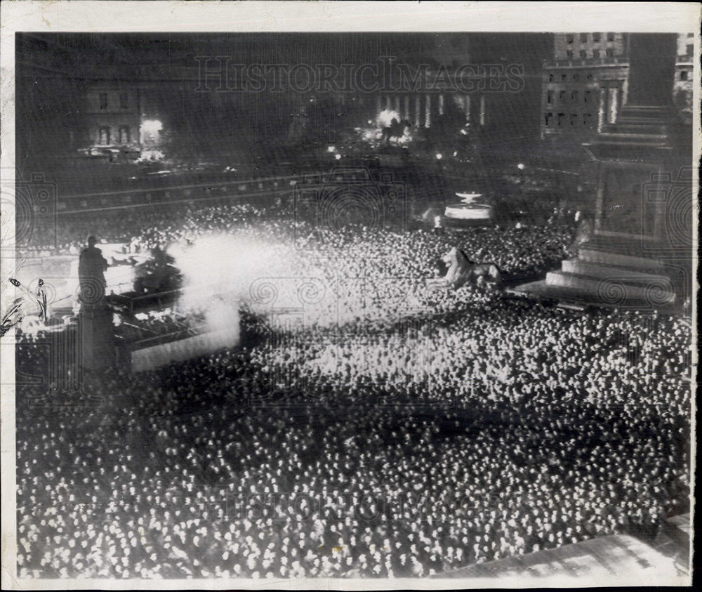 1951 Press Photo
Election Throng jams trafalgar square - Historic Images