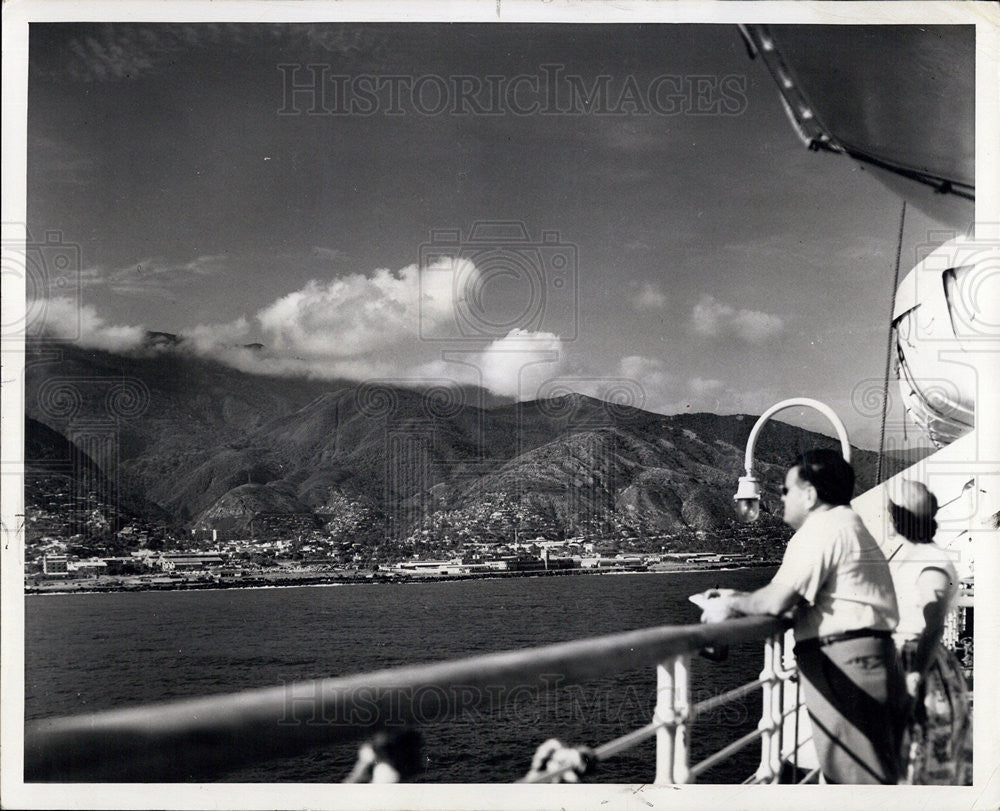 1962 Press Photo La Guaira,Venezuela from a cruise ship - Historic Images