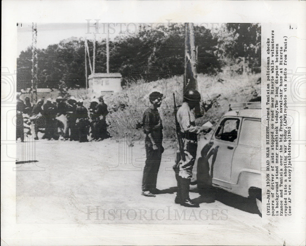 1961 Press Photo Armed Tunisia Policemen Border Patrol Fighting French - Historic Images