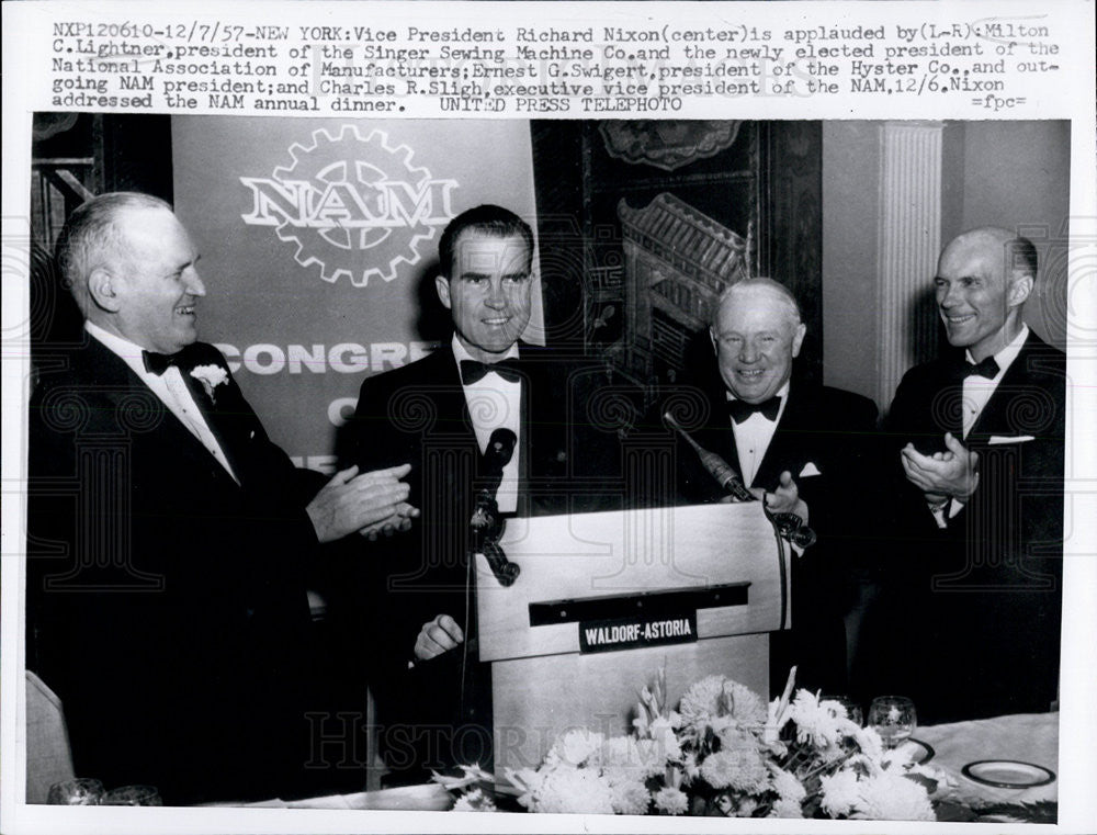 1957 Press Photo President Richard Nixon Applauded By Milton Lightner - Historic Images