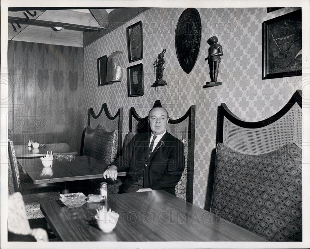 1963 Press Photo Arthur Lieberman Sitting In Bombed Restaurant - Historic Images