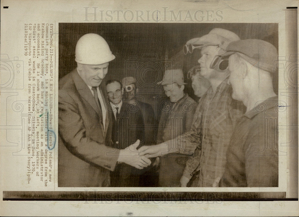 1970 Press Photo Poland&#39;s Edward Gierek and with steel workers in Czestochowa - Historic Images