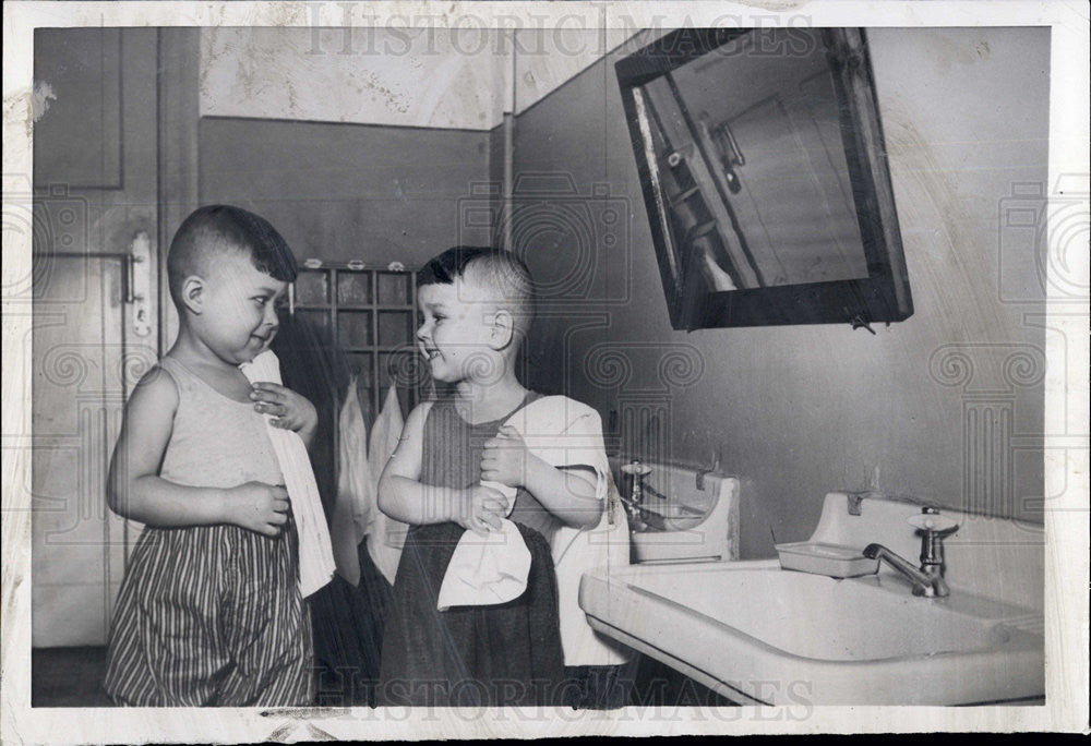 1955 Press Photo Kindergarteners Seryozha Anisimov &amp; Kolya Chernokov, Barnaul - Historic Images