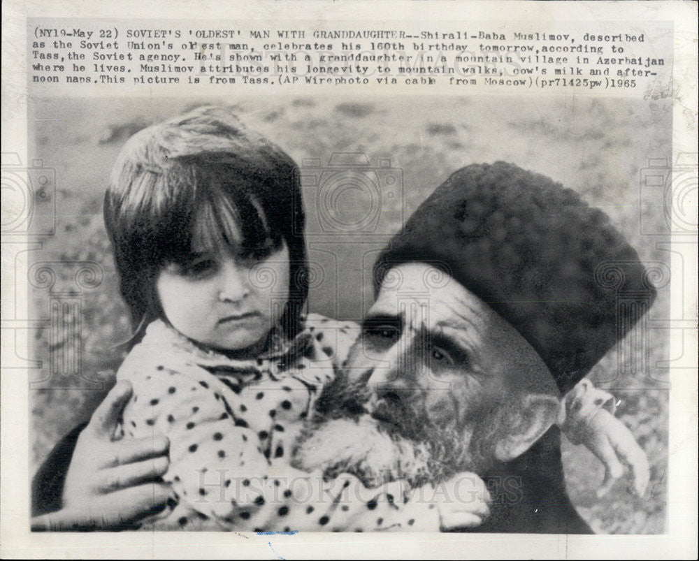 1965 Press Photo Soviet's Oldest Man With Granddaughter Shirali Baba Musimov - Historic Images