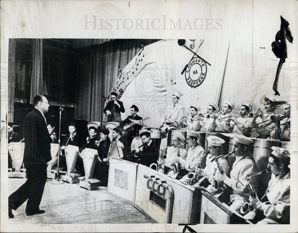 1959 Press Photo &quot;The Cooks&quot; And &quot;Salesmen&#39;s Jazz Band&quot; In Performance In Moscow - Historic Images