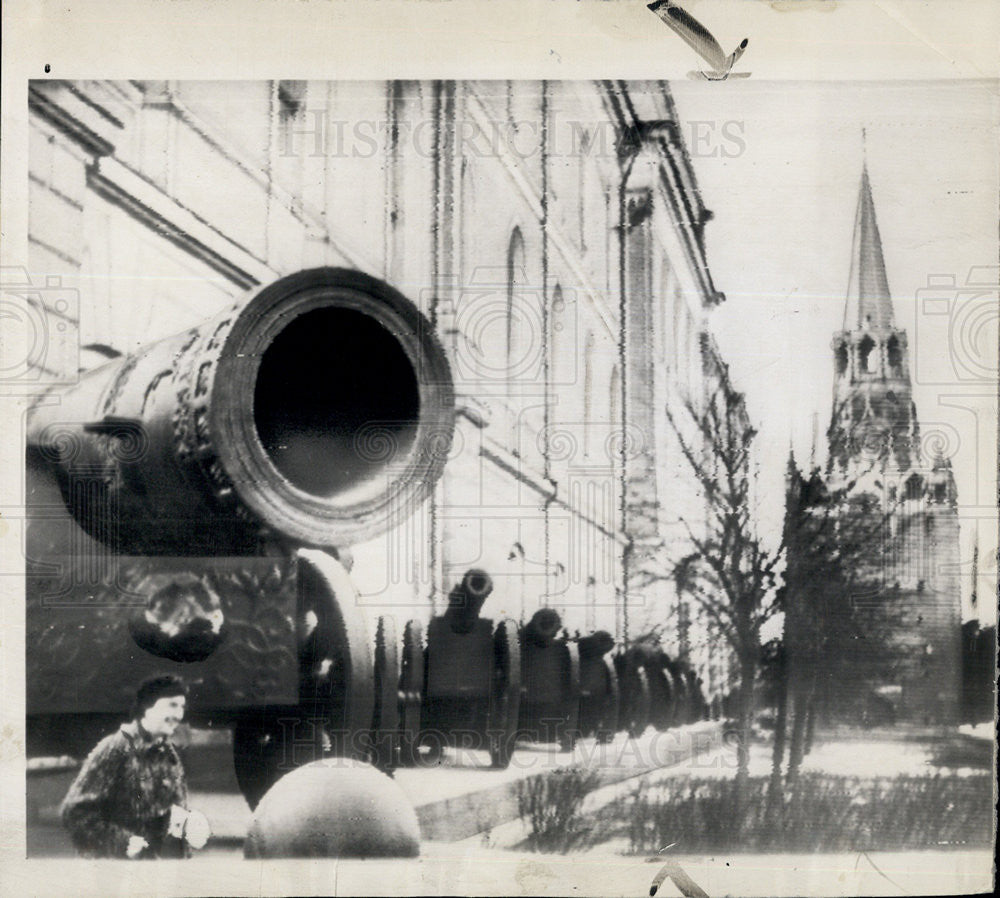 1953 Press Photo Rebecca Gross inside Kremlin, Moscow, Russia - Historic Images