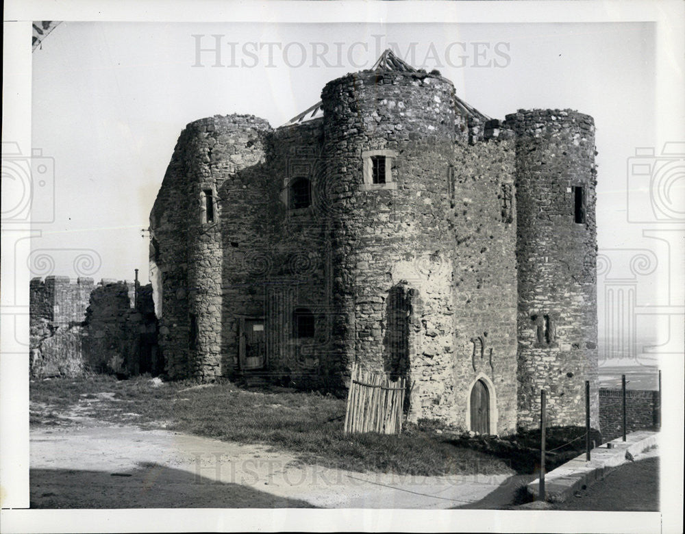 1945 Press Photo Ypres Tower overlooks the Quay at Rye, England. - Historic Images