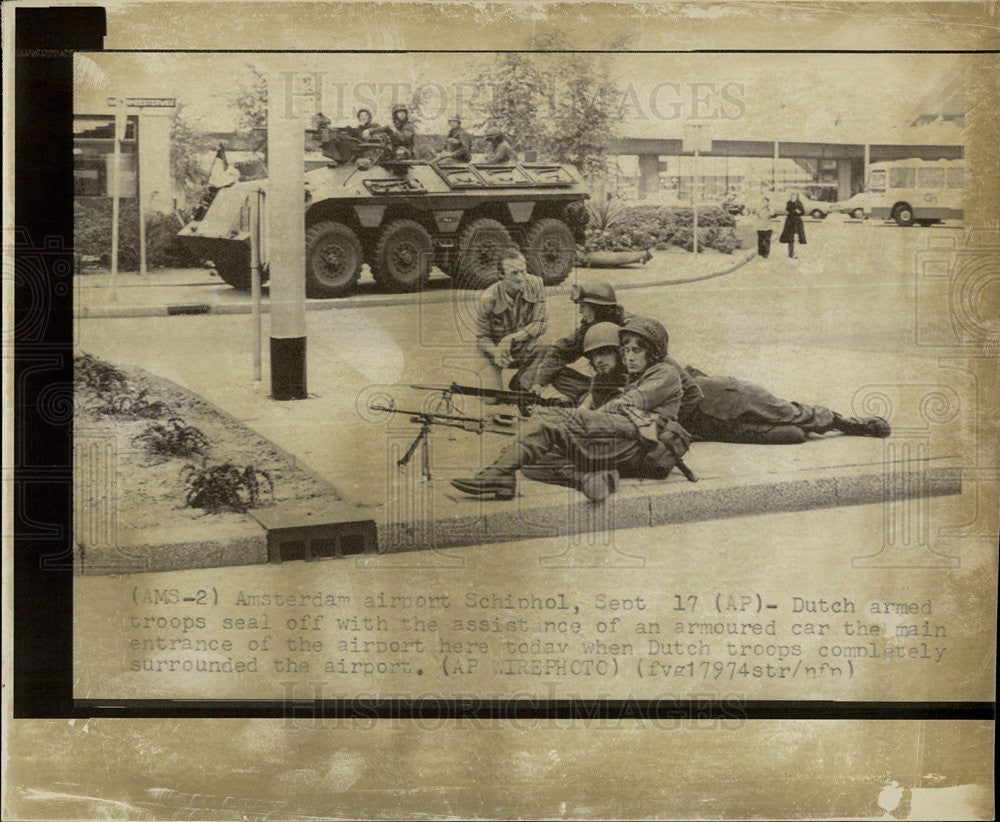 Press Photo Netherlands Army Amsterdam Airport - Historic Images